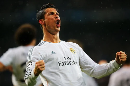 Giúp Real thắng trận 3-0, Ronaldo san bằng kỷ lục của Messi