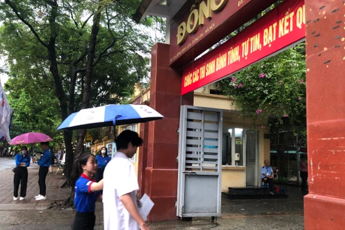 Môn thi tốt nghiệp THPT 2023 đầu tiên: Thí sinh đến trường sớm vì mất ngủ