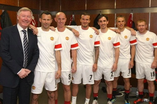 NÓNG: Các huyền thoại Man Utd chung tiền mua đội bóng