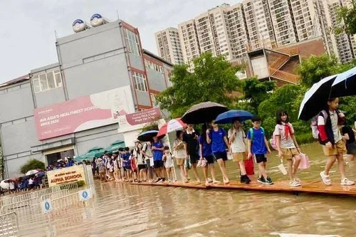 Ngày mai 6-10, học sinh Hà Nội chuyển sang học trực tuyến để phòng bão số 11