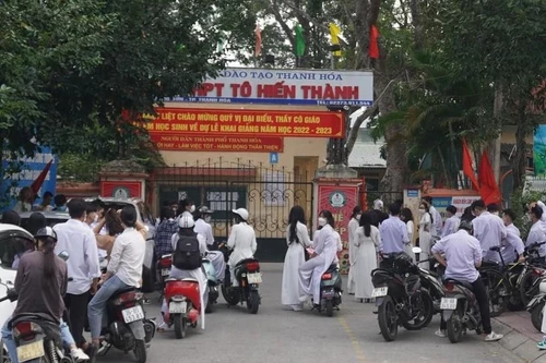 Sở GD-ĐT Thanh Hóa rút kinh nghiệm vụ học sinh không được dự khai giảng vì đến muộn