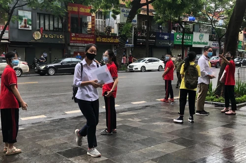 Thi lớp 10 Hà Nội: Đề Ngữ văn hỏi khó về giá trị con người qua chuyện chuyên gia được trả công 10.000 USD