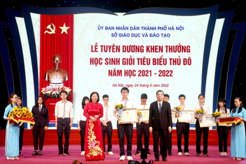 Tuyên dương 700 học sinh giỏi tiêu biểu Thủ đô năm học 2021-2022