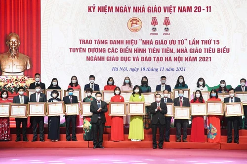 Vinh danh 33 nhà giáo ưu tú, gương nhà giáo tiêu biểu, trao giải nhà giáo Hà Nội tâm huyết, sáng tạo