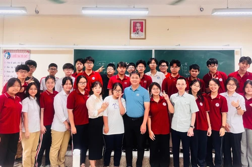 Thầy hiệu trưởng nhắn nhủ học trò trước kỳ thi: Đừng để nỗi sợ hãi che mờ niềm vui khám phá trí thức