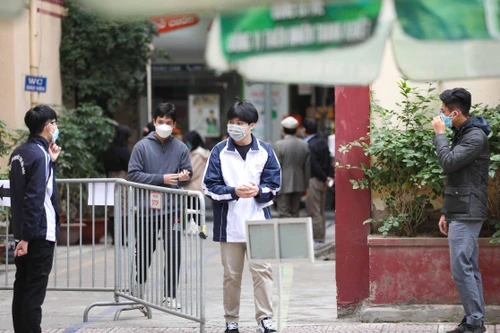 Hà Nội tạm dừng học trực tiếp với học sinh lớp 12 trên địa bàn quận Đống Đa