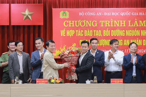 Bộ Công an hợp tác với ĐHQG Hà Nội đào tạo, bồi dưỡng nguồn nhân lực y tế cho lực lượng công an 