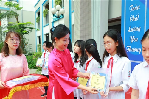 Hơn 2,3 triệu học sinh Hà Nội hoàn thành năm học 2023-2024