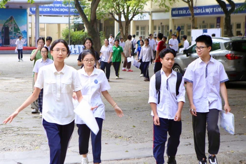 Hà Nội công bố điểm chuẩn vào bốn trường THPT chuyên Hà Nội