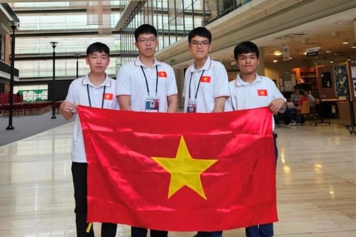 Bốn thành viên đội tuyển Việt Nam giành huy chương Olympic Tin học quốc tế