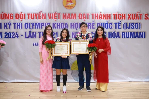Một trường học Hà Nội thưởng "nóng" cho học sinh đoạt giải quốc tế 200 triệu đồng