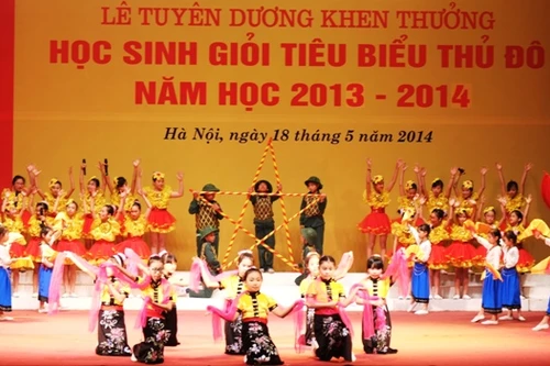 Thủ đô tuyên dương 1.000 học sinh giỏi, vượt khó