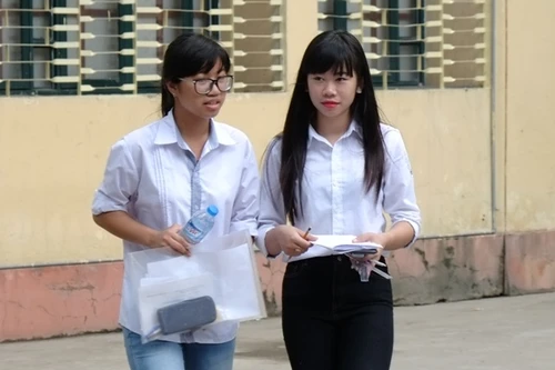 19 trường THPT Hà Nội hạ điểm chuẩn vào lớp 10