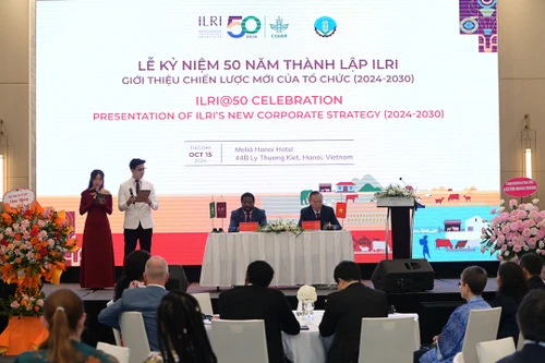 Kỷ niệm 50 năm thành lập, Viện nghiên cứu Chăn nuôi Quốc tế nhận bằng khen của Bộ trưởng NN&PTNT