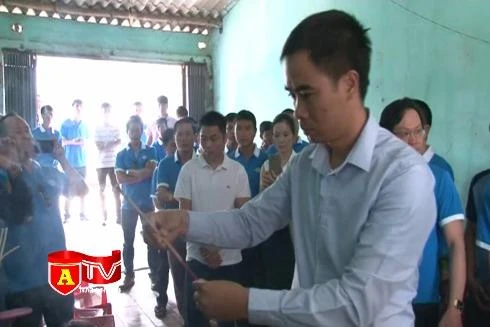 Ấm tình đồng nghiệp trong hoạn nạn