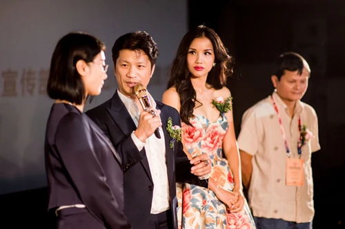 Đạo diễn "Trúng số" bị khán giả Trung Quốc "quay như chong chóng"