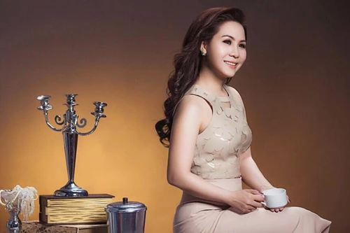 Nữ hoàng Doanh nhân Kim Chi khoe vẻ đẹp mặn mà đầy quyến rũ