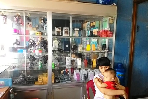 Một cửa hàng bị mất trộm hơn 70 chiếc điện thoại di động