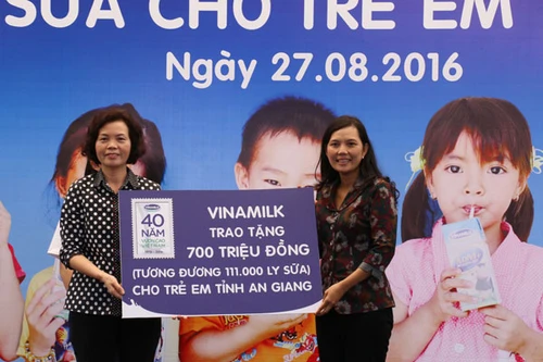 Trao tặng 111.000 ly sữa cho hơn 1.200 trẻ em tỉnh An Giang