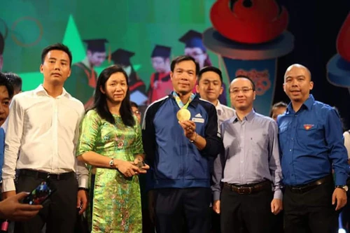 Tân Hiệp Phát đồng hành cùng xạ thủ Hoàng Xuân Vinh