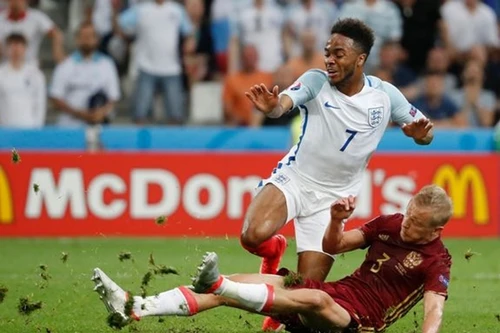 Anh 1-1 Nga: Cầm vàng lại để vàng rơi!