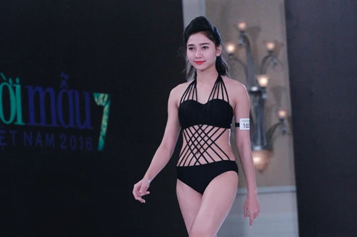 Thí sinh tự tin "phá bỏ mọi giới hạn" trong trang phục áo tắm