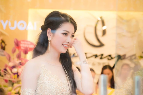 Hoa hậu Ngọc Anh: Tôi muốn chia sẻ "cái đẹp" với mọi người