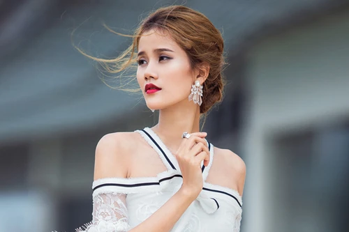 Quán quân next top Hương Ly khoe vẻ đẹp thanh khiết