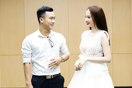 Đi tuyển bạn diễn, Angela Phương Trinh diện đồ gợi cảm khoe vòng 1