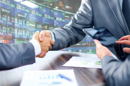 Quyền “khóa room ngoại” của doanh nghiệp: Giữ hay bỏ?