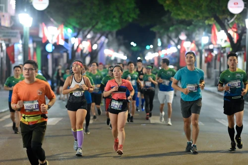 Nhiều chân chạy đột phá thành tích tại VPBank Hanoi Marathon ASEAN 2020