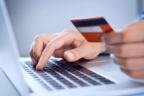 Ngân hàng mong giảm phí, nhà mạng, tổ chức thẻ quốc tế vẫn “bình chân như vại”