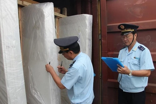 Sau nới lỏng giãn cách, Hải quan khởi tố nhiều vụ buôn lậu