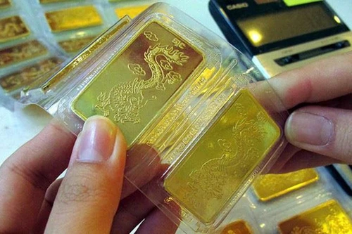 Bị chốt lời, giá vàng quay đầu giảm khi Covid-19 xuất hiện chủng mới