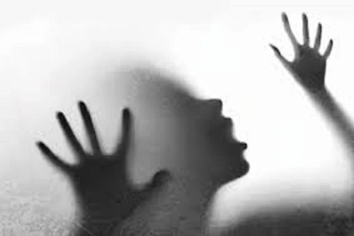 Bé gái 14 tuổi bị hiếp dâm tập thể