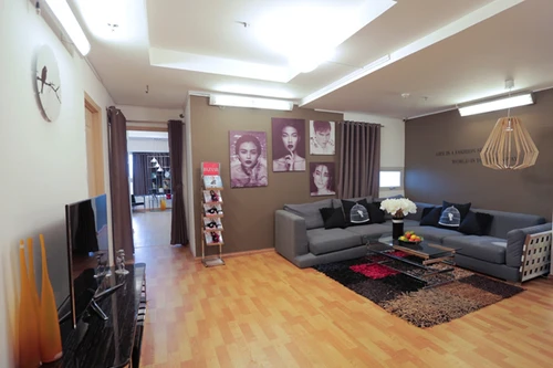 "Đột nhập" ngôi nhà chung của 14 thí sinh Vietnam’s Next Top Model 2015