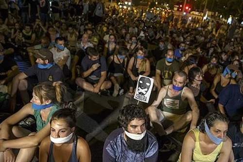 Bị phạt 800 euro vì chụp ảnh cảnh sát đỗ xe sai luật