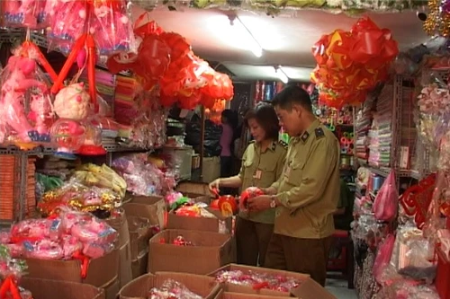 Kiểm tra, thu giữ gần 1000 đồ chơi trẻ em không nguồn gốc 