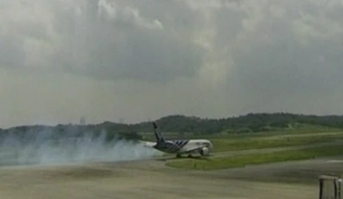 Nhật Bản: Máy bay thương mại bị rò rỉ bơm thủy lực