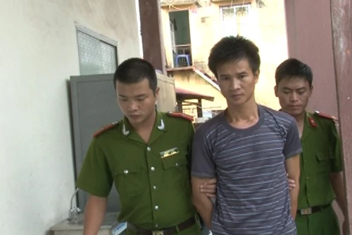 Bắt 2 thanh niên giở trò đồi bại với sơn nữ tuổi teen