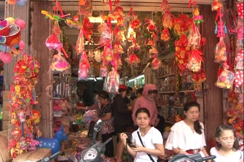 Thị trường đồ chơi cho trẻ em những ngày giáp tết Trung thu