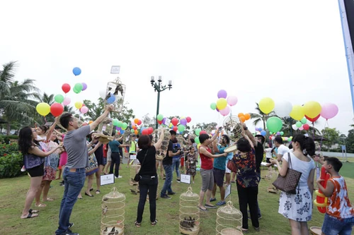 Phóng sinh 2.600 con chim trở về với thiên nhiên tại Vinhomes Riverside