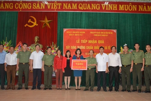 Chuyến đi nghĩa tình của cán bộ chiến sỹ phòng Bảo vệ chính trị V