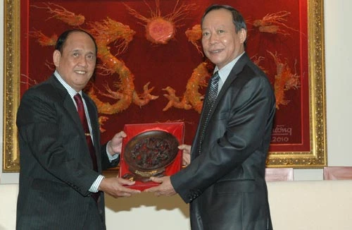 Bộ Công an chia sẻ kinh nghiệm với Bộ Nội vụ Campuchia