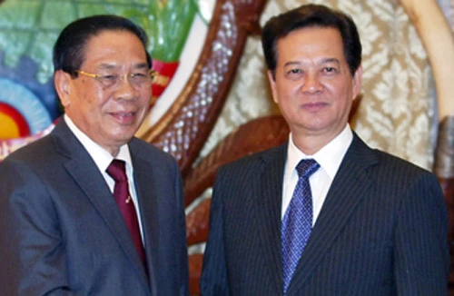 Keo sơn tình đoàn kết Việt - Lào