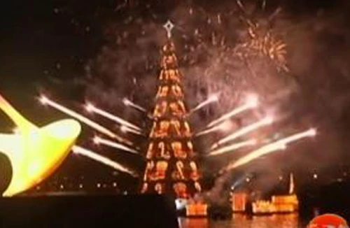 Cây thông Noel nổi lớn nhất thế giới