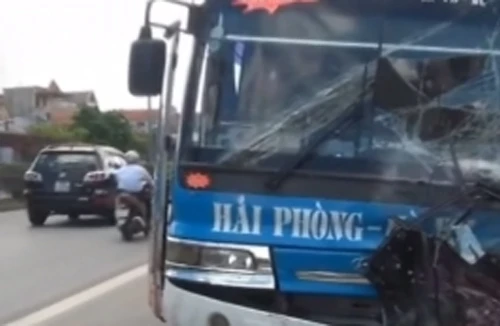 Xác định nguyên nhân xe khách mất lái đâm vào xe công vụ