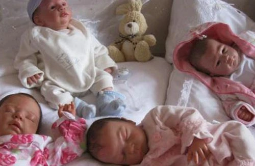 Giải cứu… búp bê