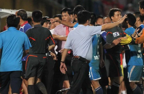 Các ông “bầu” lập giải riêng?