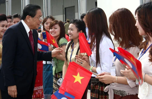 Vun đắp tình đoàn kết đặc biệt Việt Nam - Lào